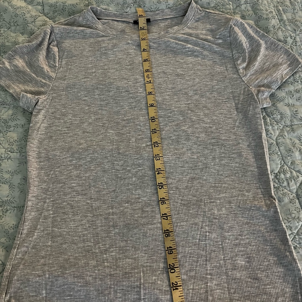 Express Gray Women's Ribbed Top - Picture 4 of 7